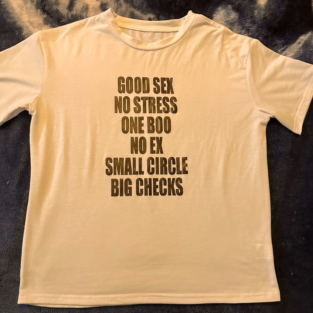 White women’s tee